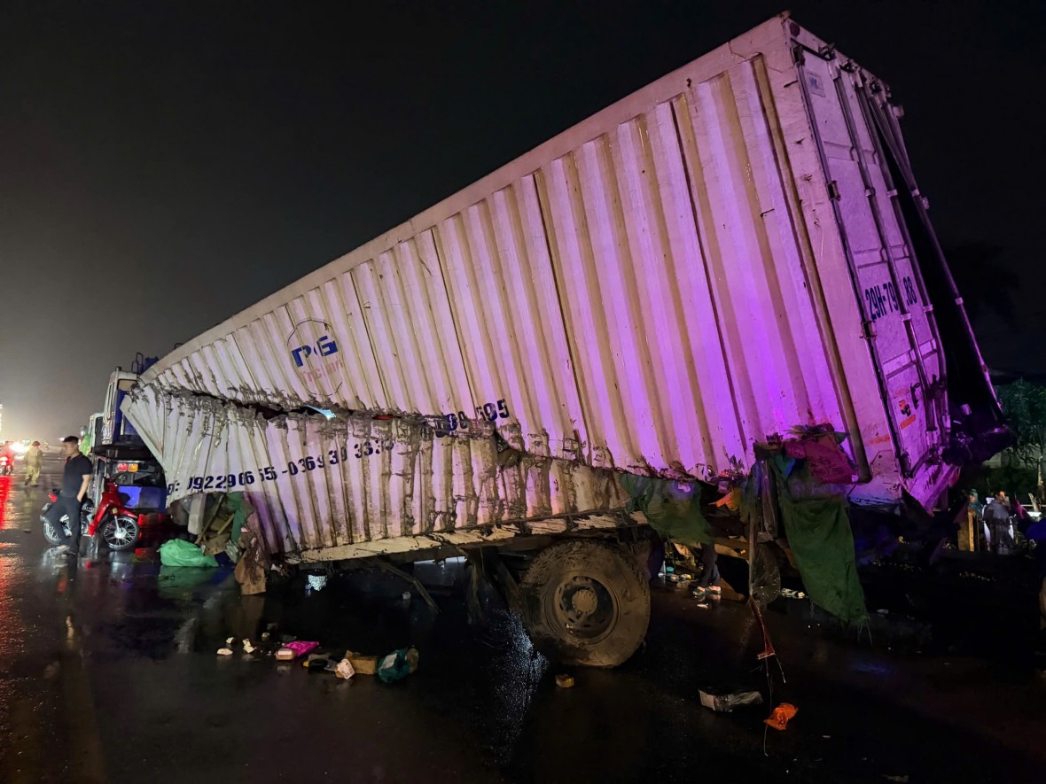 Công an Hà Nội thông tin ban đầu về vụ va chạm giao thông đường sắt khiến 2 người thương vong Công an Hà Nội thông tin ban đầu về vụ va chạm giao thông đường sắt khiến 2 người thương vong