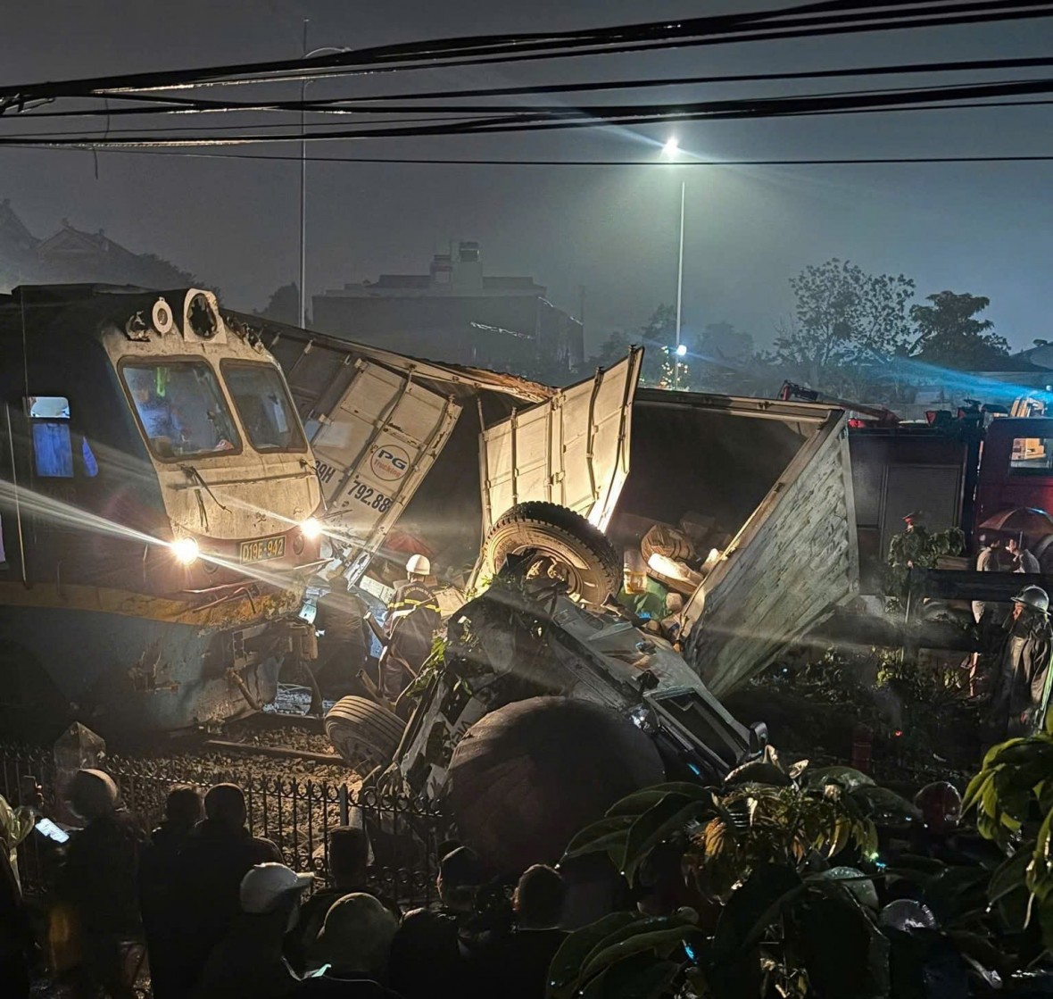 Công an Hà Nội thông tin ban đầu về vụ va chạm giao thông đường sắt khiến 2 người thương vong Công an Hà Nội thông tin ban đầu về vụ va chạm giao thông đường sắt khiến 2 người thương vong