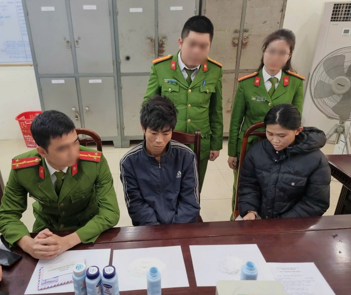 Hồ Viết Đạo và Nguyễn Thị Thảo tại Cơ quan CSĐT - Ảnh Công an Nghệ An.