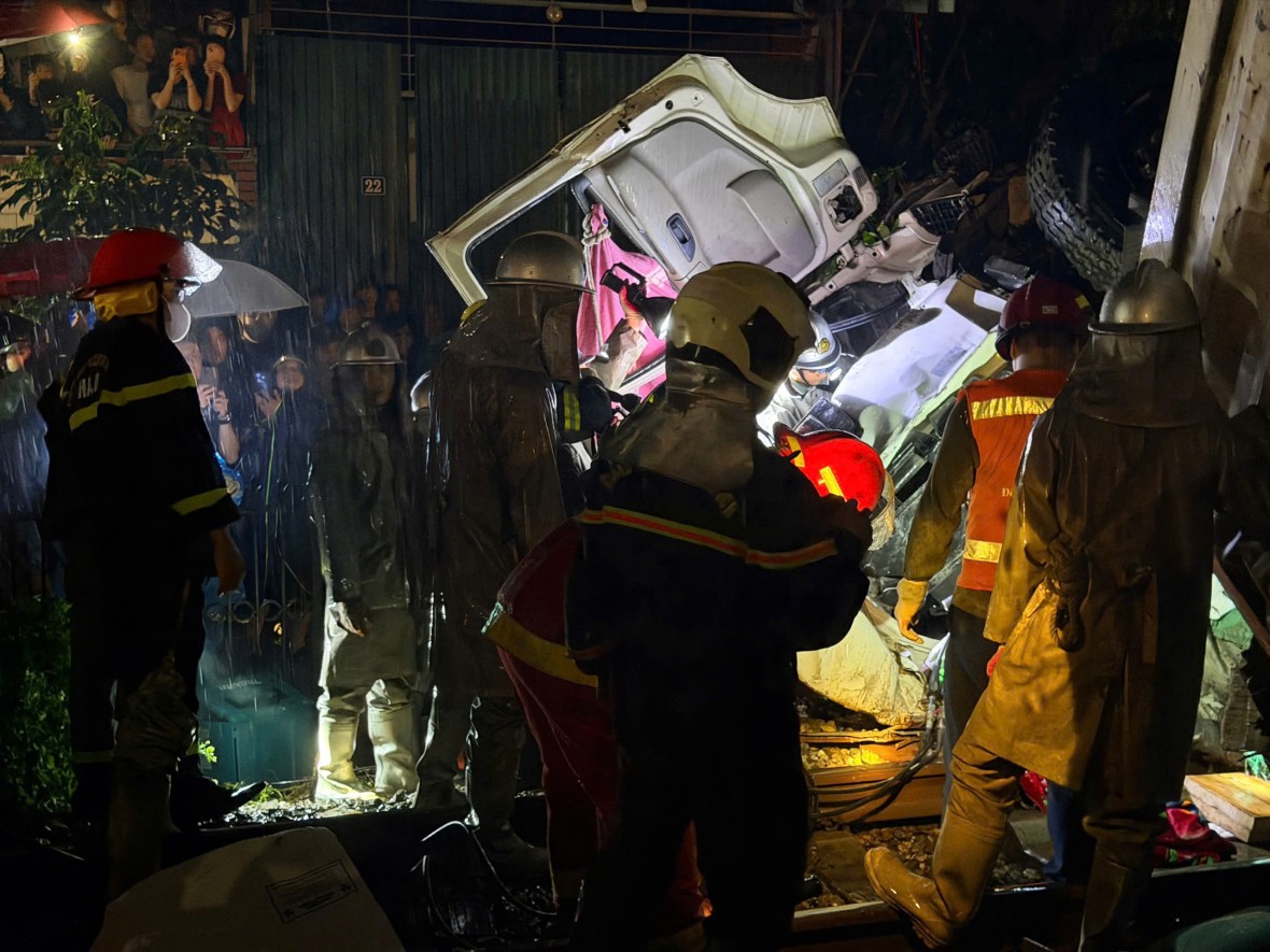 Công an Hà Nội thông tin ban đầu về vụ va chạm giao thông đường sắt khiến 2 người thương vong Công an Hà Nội thông tin ban đầu về vụ va chạm giao thông đường sắt khiến 2 người thương vong