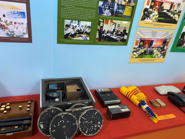 500 hình ảnh, hiện vật tiêu biểu tôn vinh lực lượng An ninh nhân dân - Ảnh 2. 500 hình ảnh, hiện vật tiêu biểu tôn vinh lực lượng An ninh nhân dân - Ảnh 2.