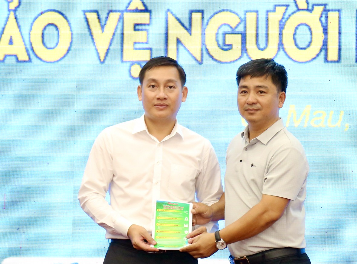 Cà Mau hướng tới địa phương điển hình về bảo vệ người dân trên không gian mạng