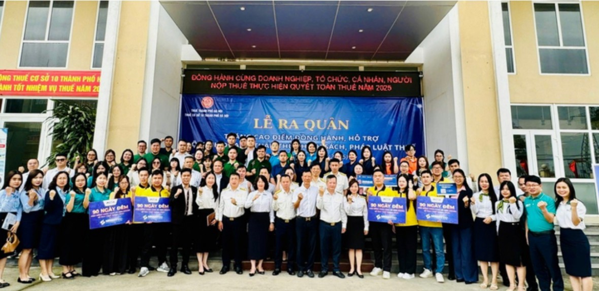 Hà Nội: Ra quân hỗ trợ hộ kinh doanh thực hiện nghĩa vụ thuế tại xã Thư Lâm