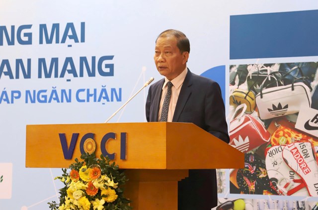 &Ocirc;ng Ho&agrave;ng Quang Ph&ograve;ng &ndash; Ph&oacute; Chủ tịch Li&ecirc;n đo&agrave;n Thương mại v&agrave; C&ocirc;ng nghiệp Việt Nam (VCCI) ph&aacute;t biểu khai mạc Diễn đ&agrave;n
