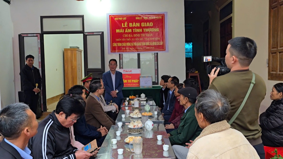 Báo Pháp luật Việt Nam trao “Mái ấm Tư pháp