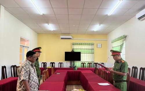 Bị can Võ Tấn Đạt khi bị khởi tố.