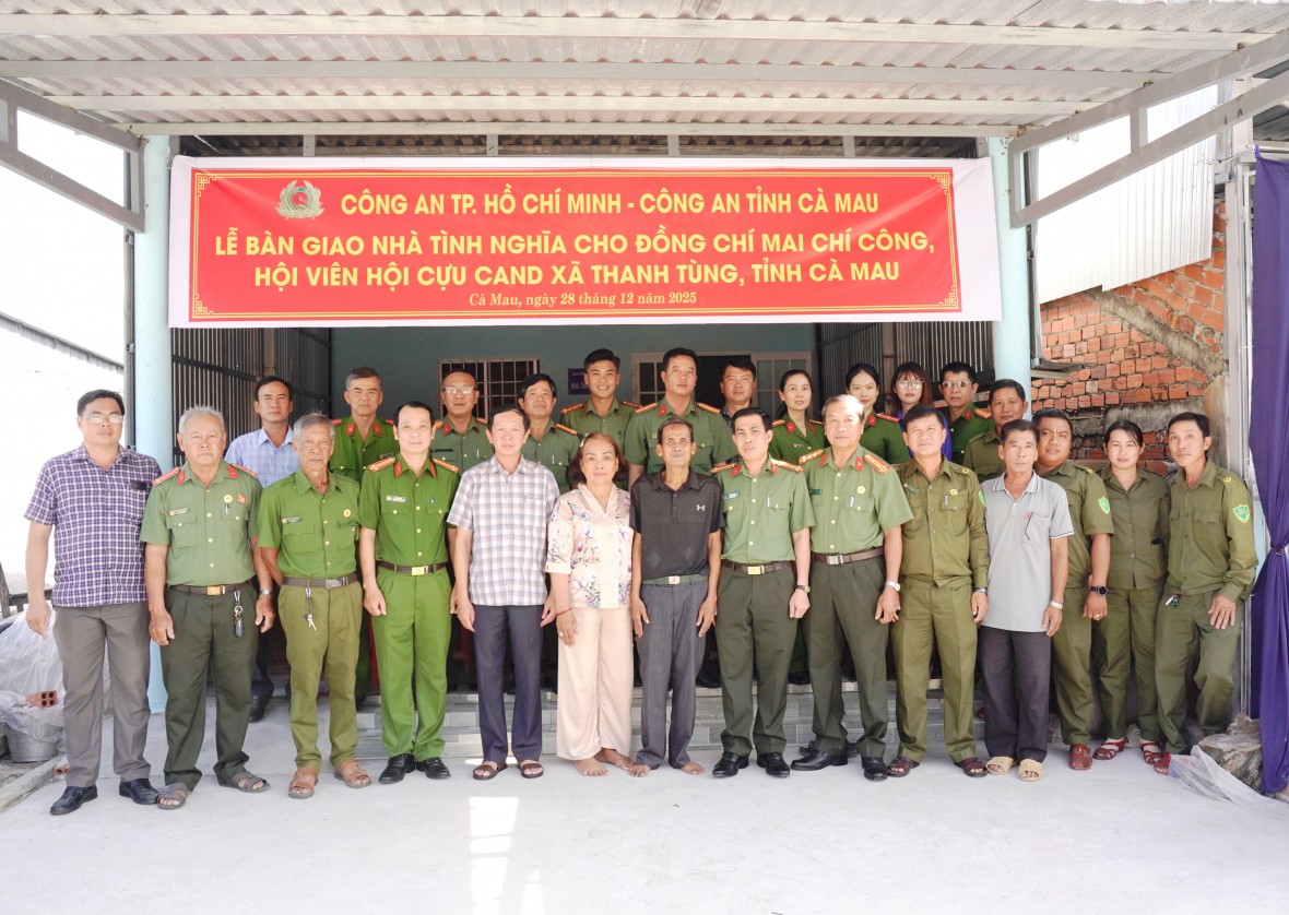 Công an Cà Mau đẩy mạnh xóa nhà tạm, lập thành tích chào mừng Đại hội XIV