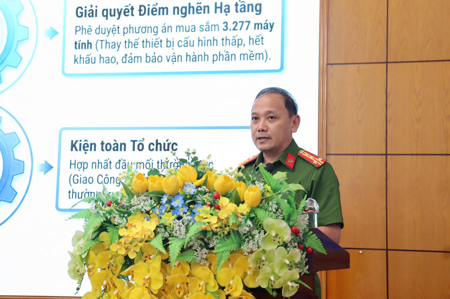 Các đại biểu trình bày tại hội nghị (ảnh: Khoa Vũ)