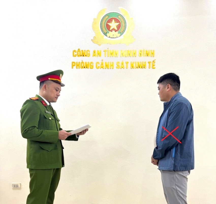 Đối tượng Trần Văn Đoàn tại cơ quan Công an. Ảnh C.A tỉnh NB