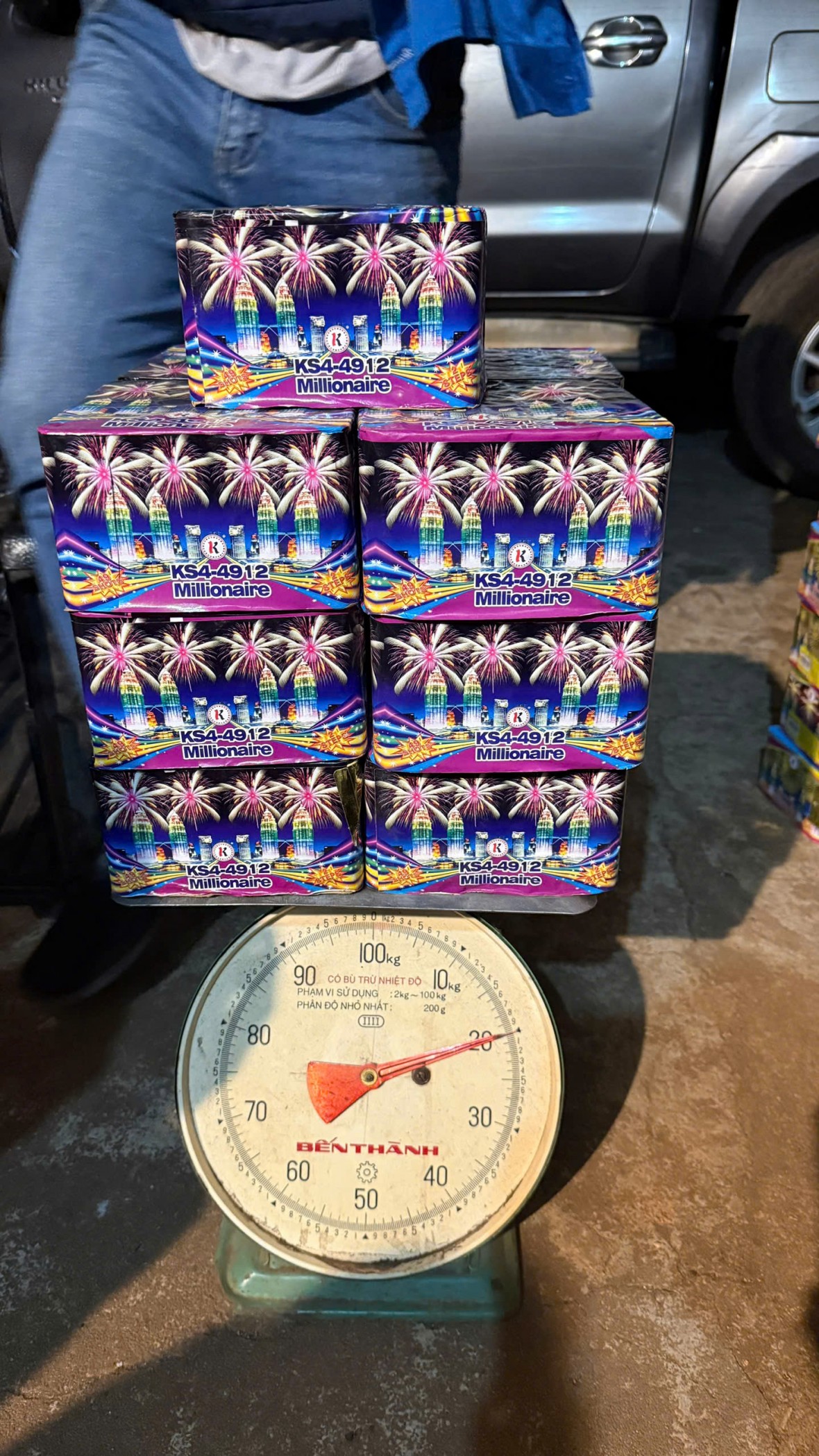 Đắk Lắk: Phát hiện gần 2 tạ pháo nổ giấu trong khoang bí mật xe bán tải