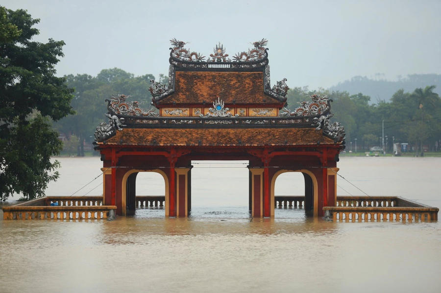 Trọng tâm mưa lớn tập trung tại TP Huế và TP Đà Nẵng, với lượng mưa phổ biến 200-400mm, cục bộ có nơi trên 600mm.