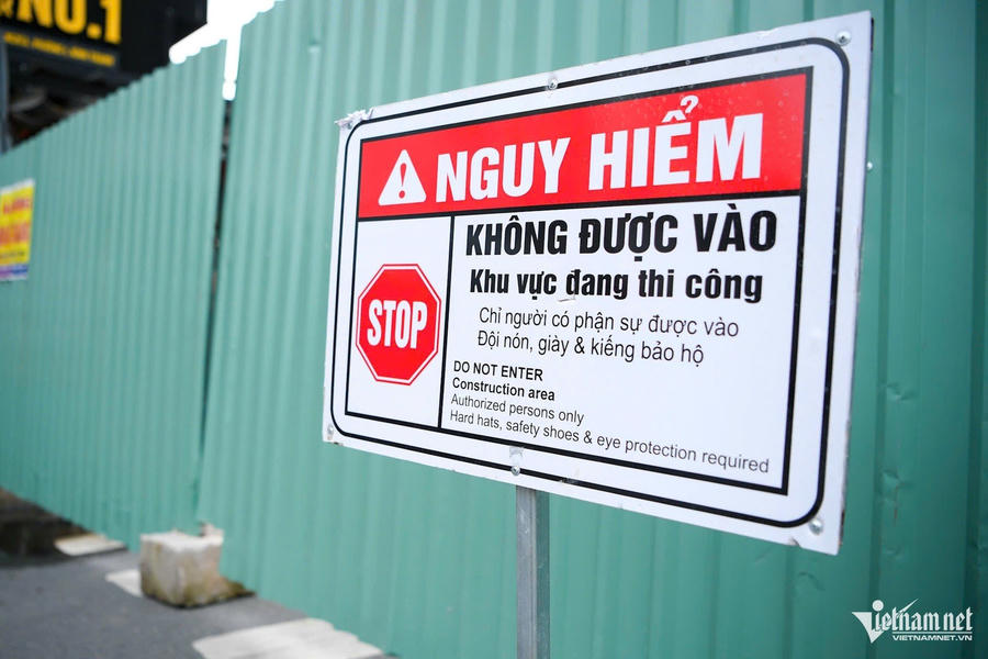 Lực lượng chức năng rào chắn, tạm thời phong tỏa đường Bùi Hữu Nghĩa.