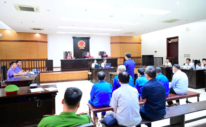 Các bị cáo trong phiên tòa phúc thẩm. Ảnh: H.M