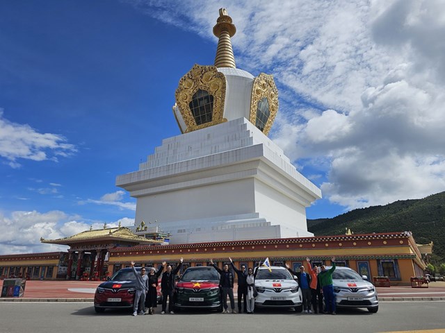 VinFast VF 8 chinh phục núi cao 4.666 mét, vượt qua mưa tuyết trên hành trình đến Tây Tạng - Ảnh 4