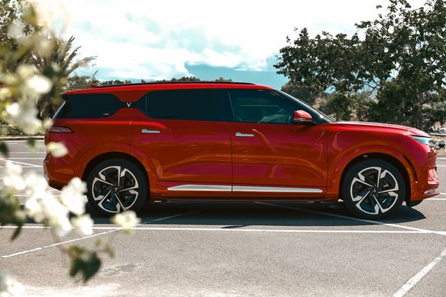 Chủ doanh nghiệp chọn VF 9 vì yêu công nghệ và các tính năng an toàn - Ảnh 2