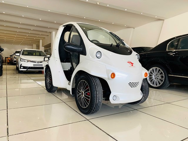 Ô tô Toyota 1 chỗ ngồi giá 160 triệu: Không thể đăng ký biển, 10 năm tuổi, chạy 34.000km - Ảnh 1