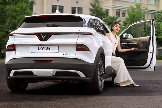 Nhận quà khủng, chủ xe VF 6 chốt cọc với mức giá từ 579 triệu đồng - Ảnh 1