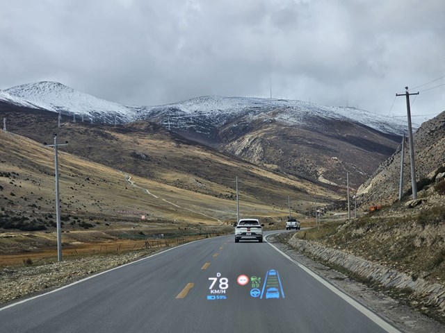 VinFast VF 8 chinh phục núi cao 4.666 mét, vượt qua mưa tuyết trên hành trình đến Tây Tạng - Ảnh 6