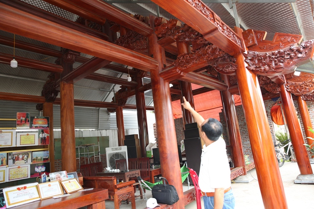 Nghệ nhân đam mê phục dựng nhà cổ - Ảnh 2. Nghệ nhân đam mê phục dựng nhà cổ - Ảnh 2.