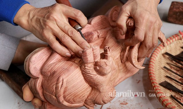 Nghề làm trâu gỗ giá bạc triệu đắt khách, nghệ nhân làng ở Hà Nội tất bật những ngày cận Tết - Ảnh 8 Nghề làm trâu gỗ giá bạc triệu đắt khách, nghệ nhân làng ở Hà Nội tất bật những ngày cận Tết - Ảnh 8