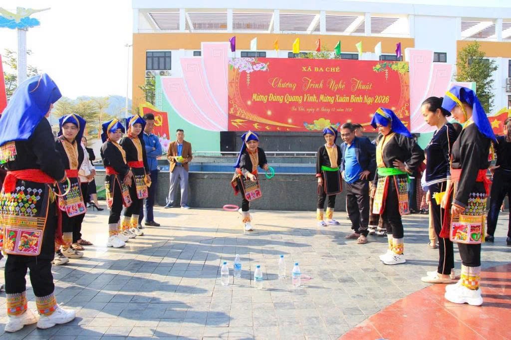 Người dân xã Ba Chẽ tham gia các trò chơi dân gian.