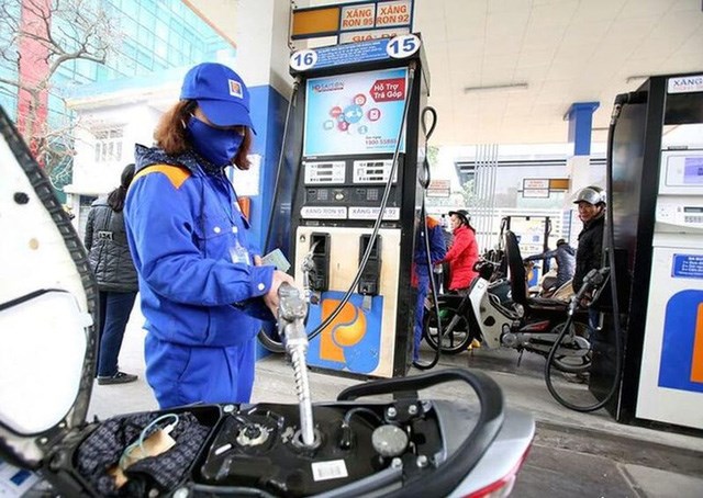 Thông qua việc trình dự án nghị quyết về thuế bảo vệ môi trường đối với xăng, dầu