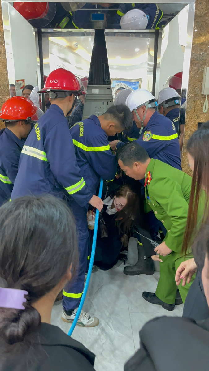 Kịp thời cứu hộ an toàn 21 người mắc kẹt trong thang máy