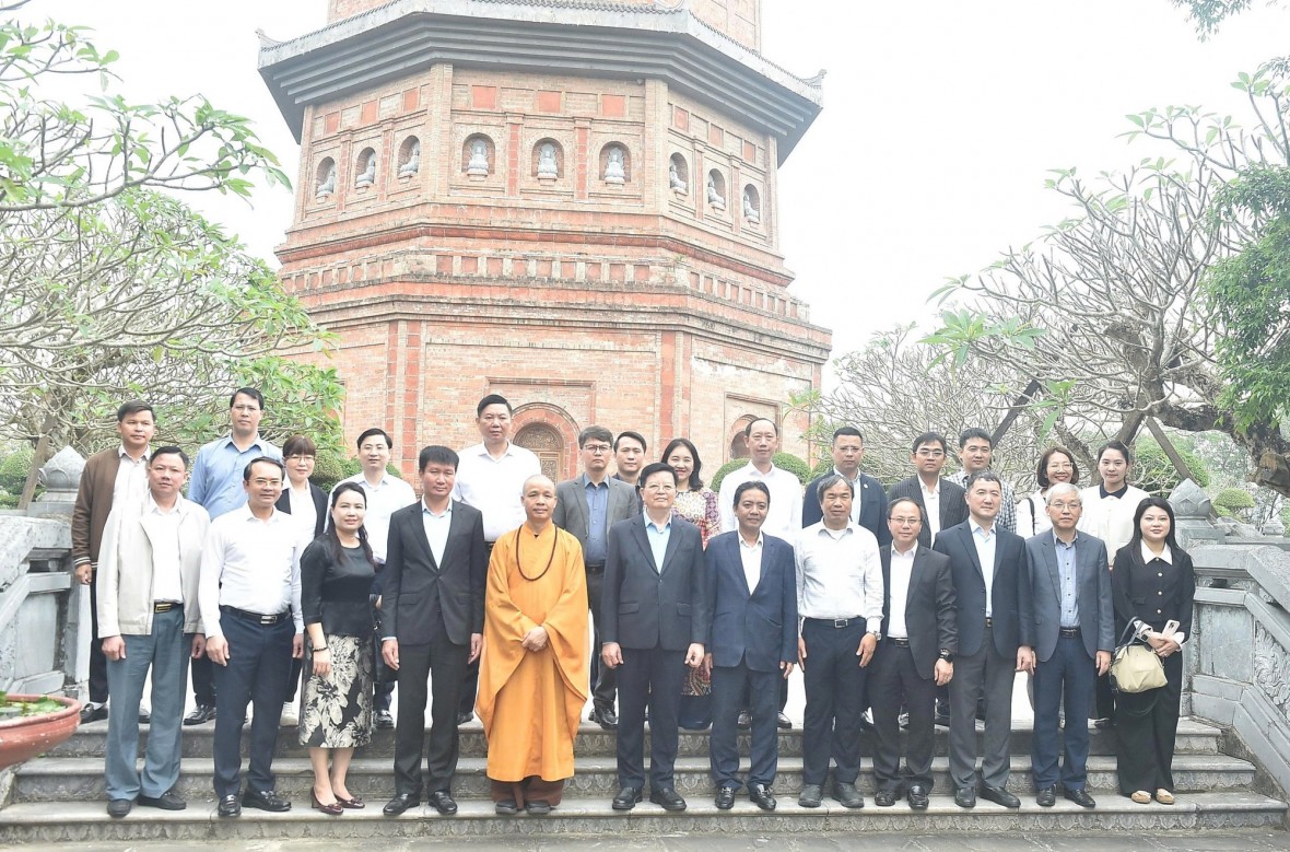 Phó Thủ tướng Mai Văn Chính  kiểm tra thực địa các di tích quốc gia đặc biệt ở Ninh Bình