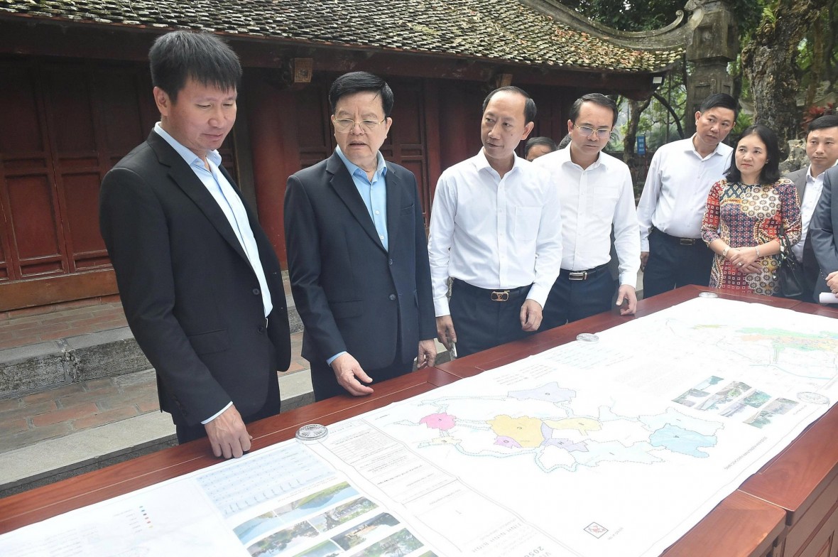 Phó Thủ tướng Mai Văn Chính  kiểm tra thực địa các di tích quốc gia đặc biệt ở Ninh Bình