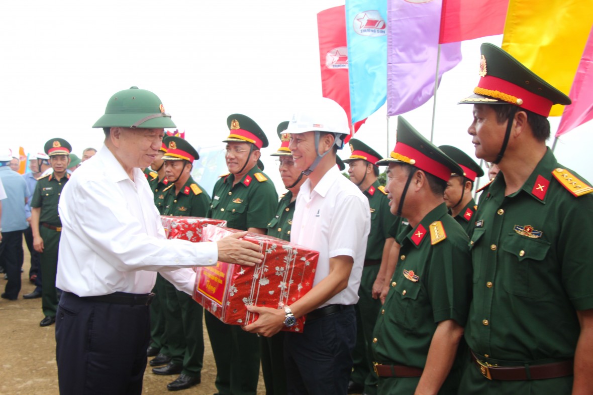 Hạ tầng “mở lối”, Cà Mau quyết tâm thành cực tăng trưởng ở địa đầu cực Nam Tổ quốc Hạ tầng “mở lối”, Cà Mau quyết tâm thành cực tăng trưởng ở địa đầu cực Nam Tổ quốc