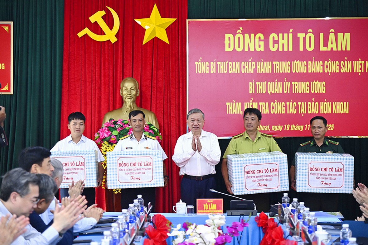 Hạ tầng “mở lối”, Cà Mau quyết tâm thành cực tăng trưởng ở địa đầu cực Nam Tổ quốc Hạ tầng “mở lối”, Cà Mau quyết tâm thành cực tăng trưởng ở địa đầu cực Nam Tổ quốc