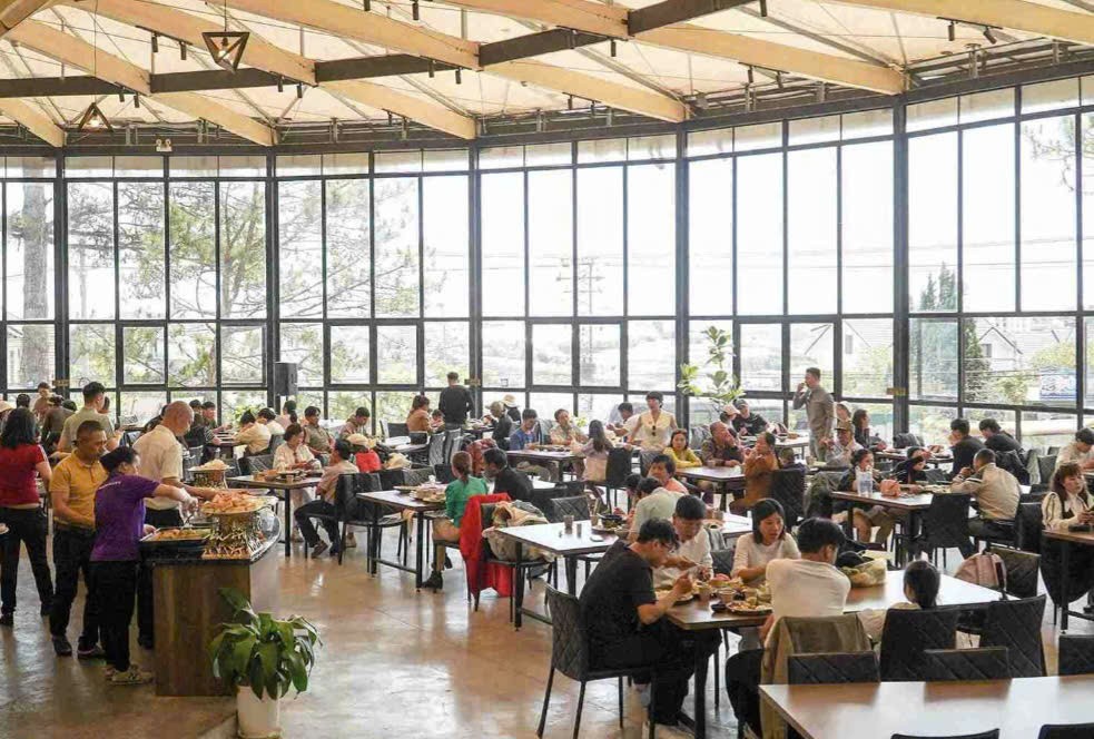 Lâm Đồng: Bội thu du lịch Tết 2026: Đón 910.000 lượt khách, doanh 1.800 tỉ đồng Lâm Đồng: Bội thu du lịch Tết 2026: Đón 910.000 lượt khách, doanh 1.800 tỉ đồng