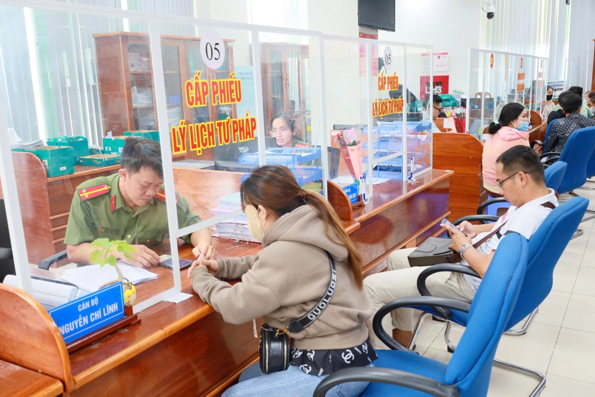 Hiệu quả công tác quản lý lý lịch tư pháp tại Cà Mau sau gần một năm chuyển giao thực hiện Hiệu quả công tác quản lý lý lịch tư pháp tại Cà Mau sau gần một năm chuyển giao thực hiện