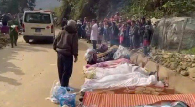 Hiện trường vụ tai nạn thảm khốc tại Lào Cai khiến nhiều người thương vong Hiện trường vụ tai nạn thảm khốc tại Lào Cai khiến nhiều người thương vong