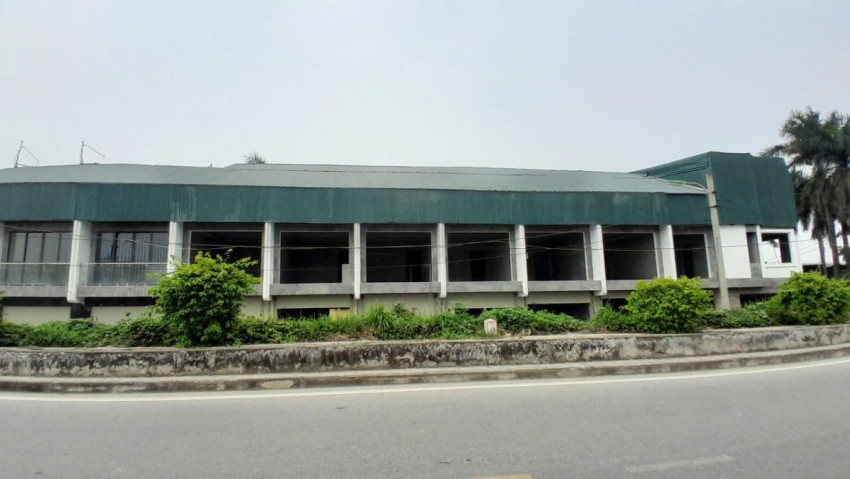 Hiện trạng dãy nhà từng vi phạm sau lớp tôn được dỡ bỏ tại phường Việt Hưng