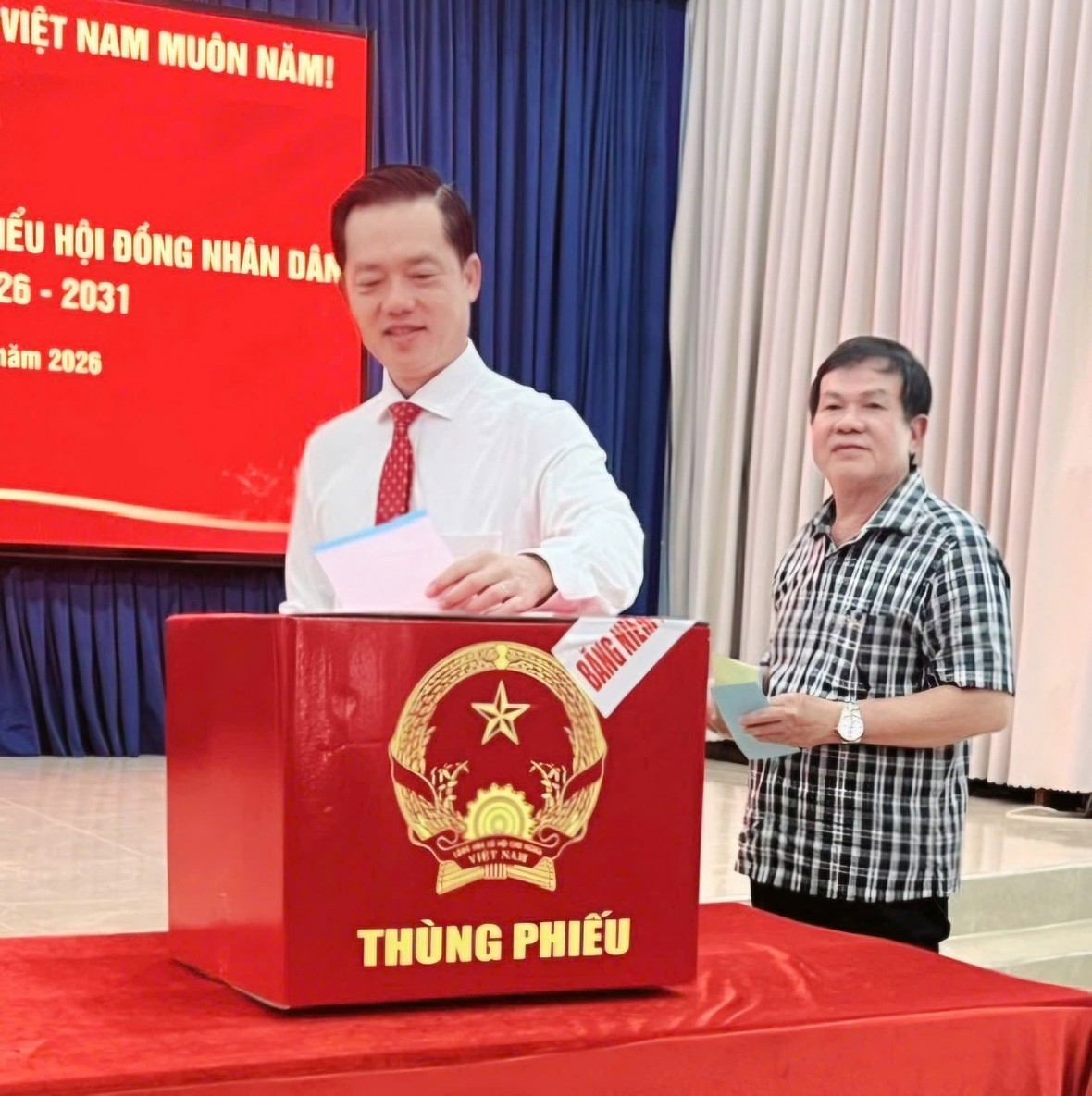 Hơn 3,3 triệu cử tri An Giang phấn khởi đi bầu cử Hơn 3,3 triệu cử tri An Giang phấn khởi đi bầu cử