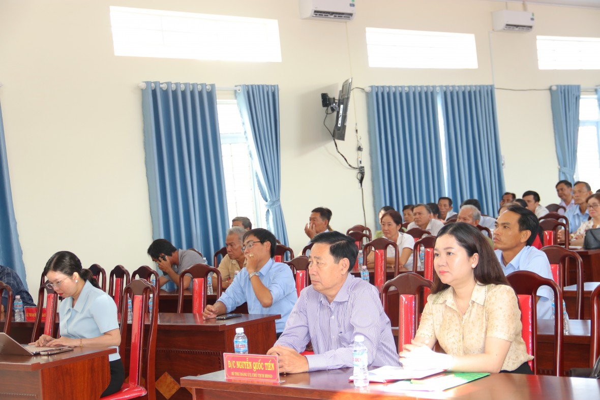 Ứng cử viên ĐBQH khóa XVI tiếp xúc cử tri Khánh Bình, cam kết đồng hành phát triển Cà Mau bền vững