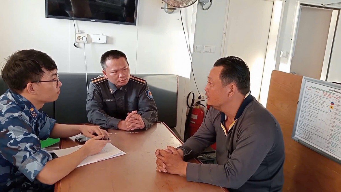 BTL Vùng Cảnh sát biển 4 ngăn chặn, xử lý nghiêm tàu cá vi phạm