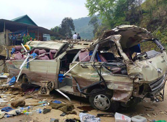 Hiện trường vụ tai nạn thảm khốc tại Lào Cai khiến nhiều người thương vong Hiện trường vụ tai nạn thảm khốc tại Lào Cai khiến nhiều người thương vong