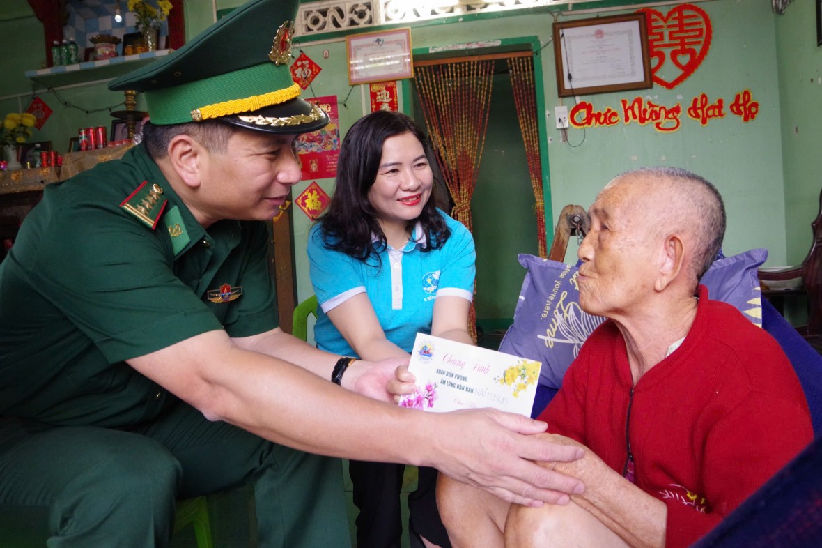 Ấm áp chương trình “Xuân Biên phòng ấm lòng dân bản” năm 2026 tại xã Phước Hải