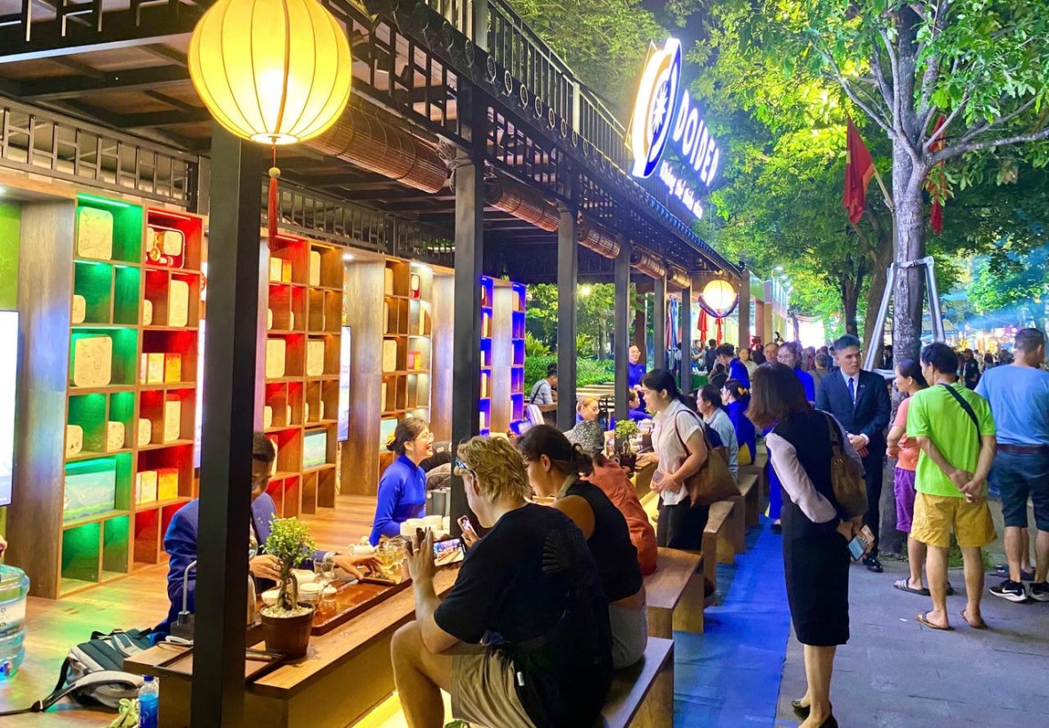 Hà Nội ngày hôm nay hòa mình với nhịp đập sôi động, chuyển đổi số mạnh mẽ. (Ảnh: Hương Ngọc)