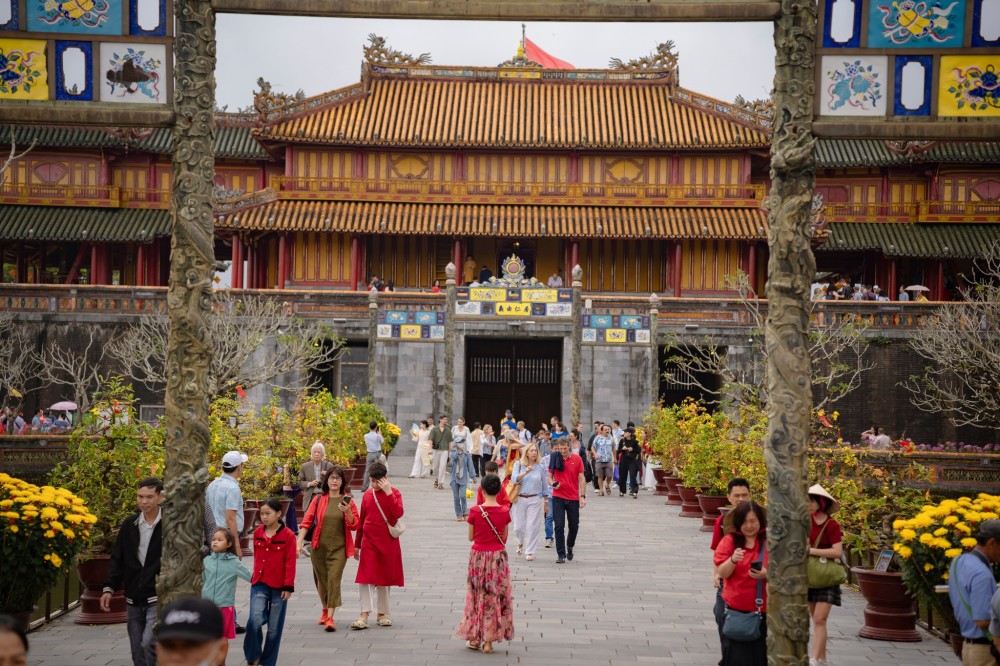 Tổng lượng khách đến thành phố ước đạt hơn 523.600 lượt, tăng 245% so với cùng kỳ. (Ảnh: Cổng TTĐT TP Huế)