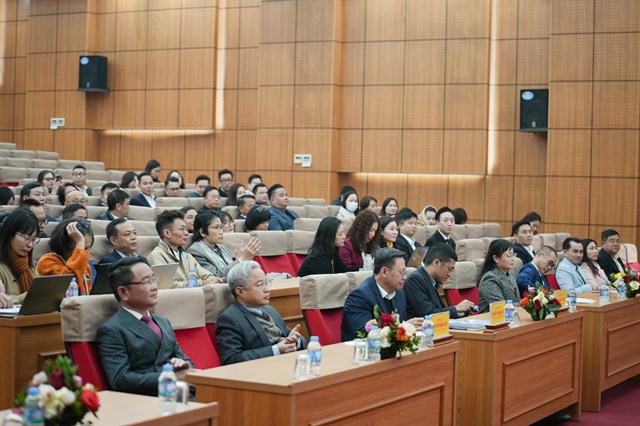 C&aacute;c Ph&oacute; Tổng Bi&ecirc;n tập tr&igrave;nh b&agrave;y c&aacute;c b&aacute;o c&aacute;o. (Ảnh: P.Mai)