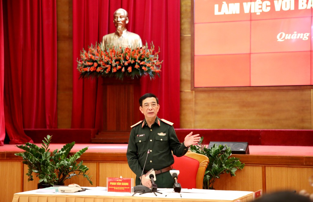 Bộ trưởng Quốc phòng làm việc với Quảng Ninh về nhiệm vụ quốc phòng