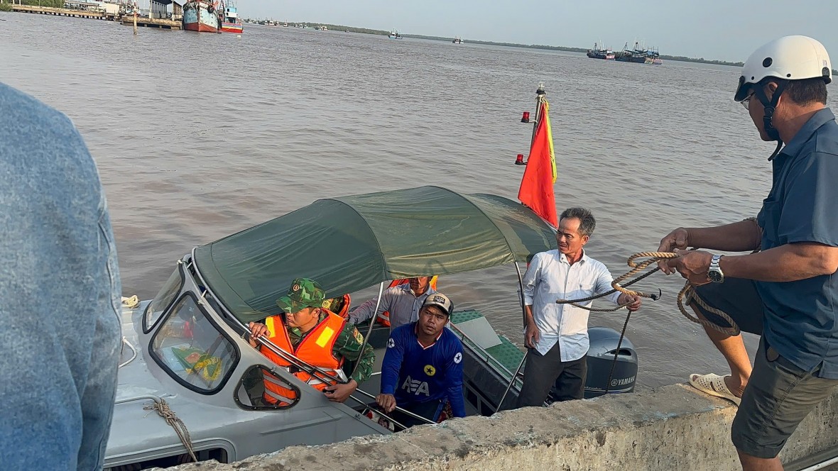 Đồn Biên phòng Cửa khẩu cảng Giao Long kịp thời ứng cứu thuyền trưởng bị đột quỵ trên biển Đồn Biên phòng Cửa khẩu cảng Giao Long kịp thời ứng cứu thuyền trưởng bị đột quỵ trên biển