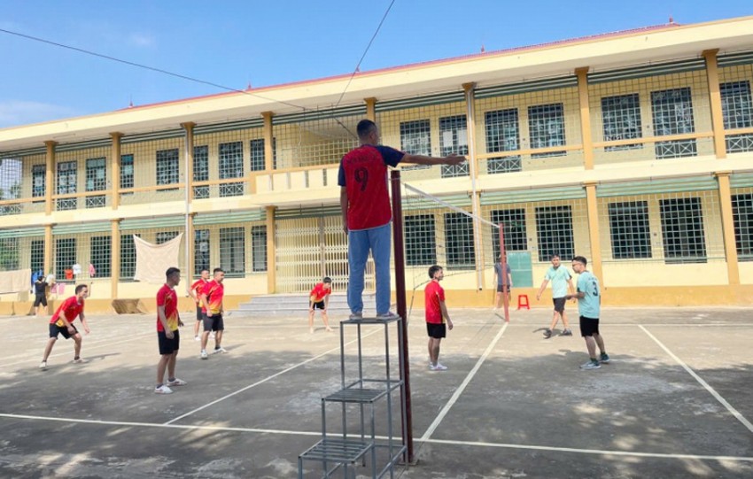 Hoạt động văn hoá, văn nghệ, thể dục thể thao được đẩy mạnh. Hoạt động văn hoá, văn nghệ, thể dục thể thao được đẩy mạnh.