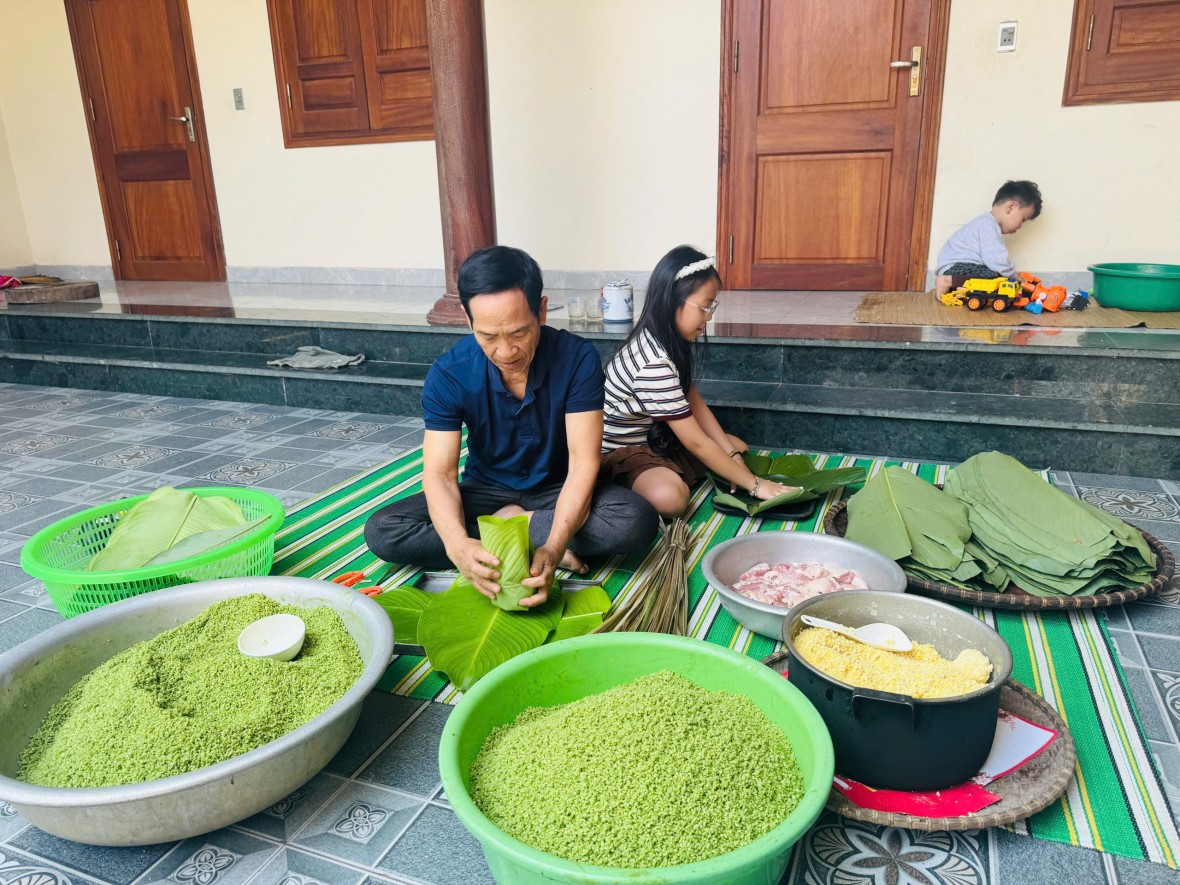 Gói bánh chưng ngày Tết - Nét đẹp văn hoá gìn giữ cho thế hệ mai sau Gói bánh chưng ngày Tết - Nét đẹp văn hoá gìn giữ cho thế hệ mai sau