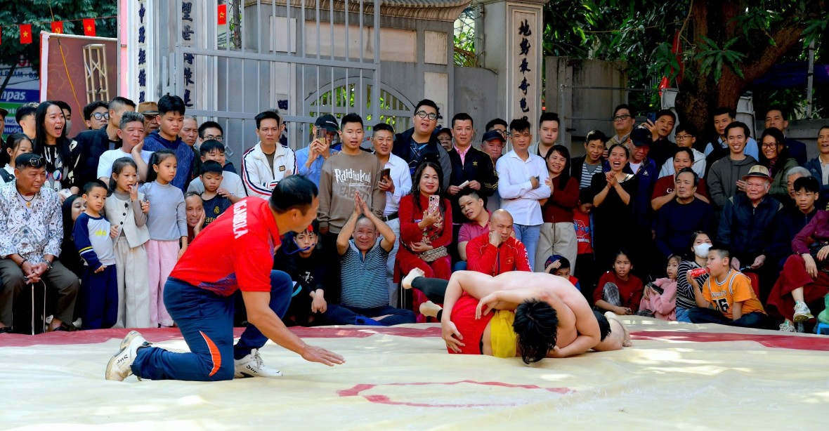 Khai hội vật truyền thống đình Mai Động: Rạng rỡ tinh thần thượng võ đất Thăng Long