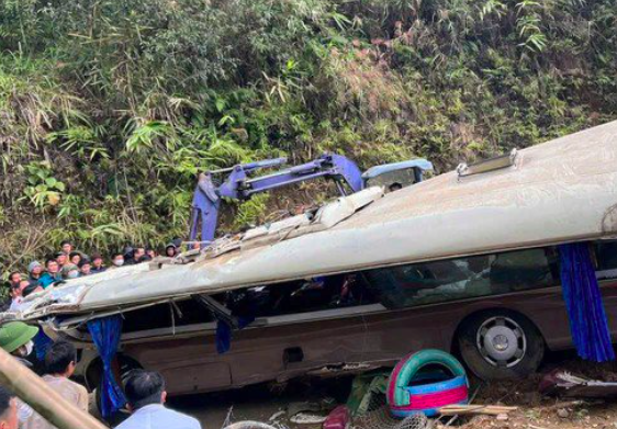 Hiện trường vụ tai nạn thảm khốc tại Lào Cai khiến nhiều người thương vong