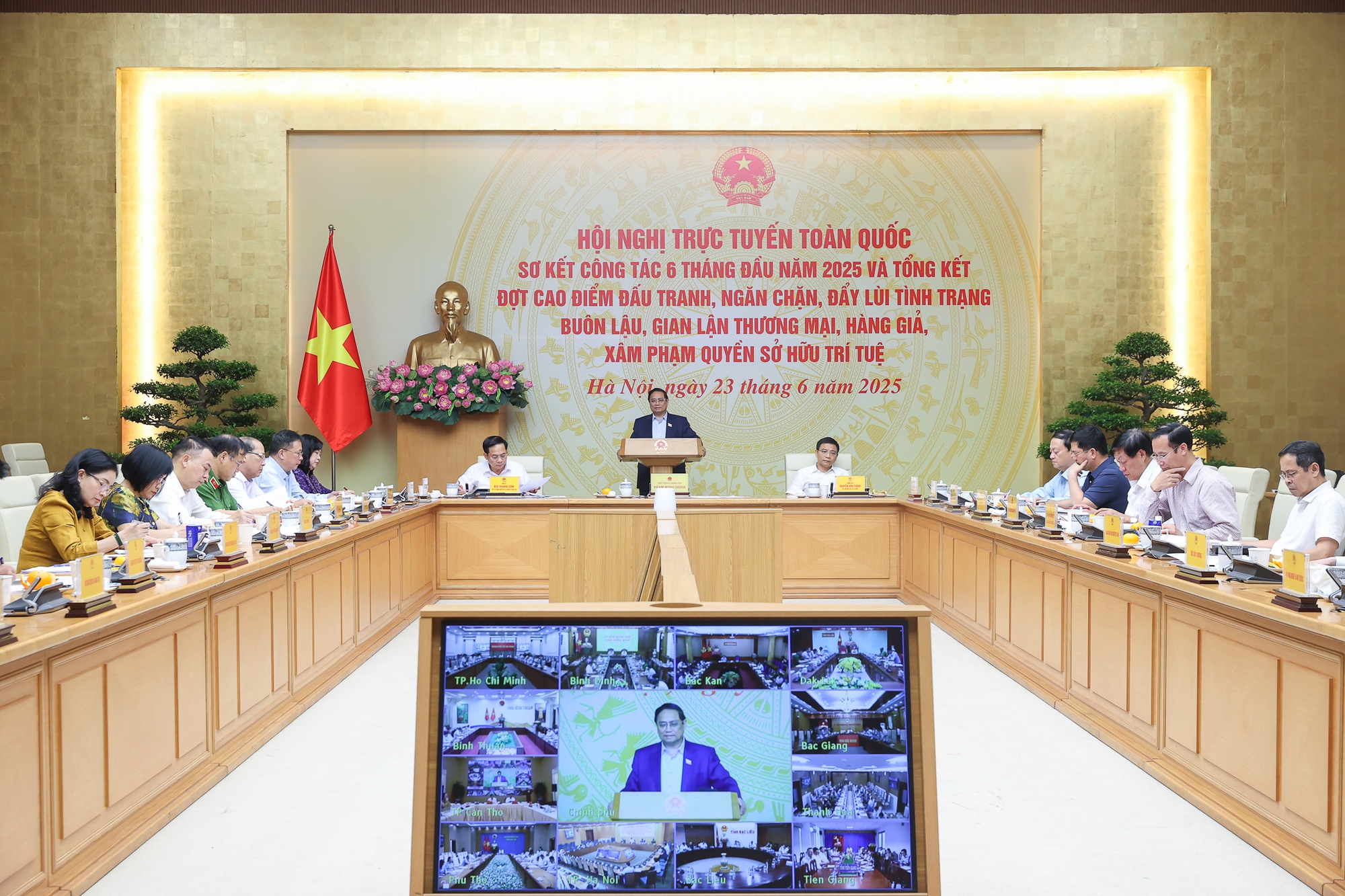 A group of people on a stage AI-generated content may be incorrect.